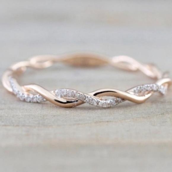 Jewelry - TWISTED 18K ROSE GOLD DIAMOND RING, CUTE RING, SHINY RING.